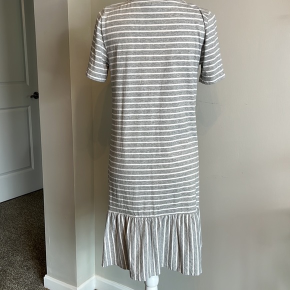 GAP MATERNITY DRESS. (NWOT) - Picture 6 of 7